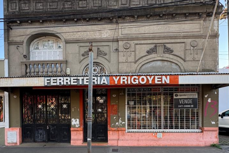 Av. Hipolito Yrigoyen 200