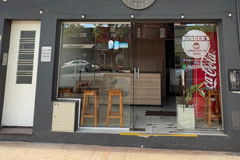 Av. Hipolito Yrigoyen 800